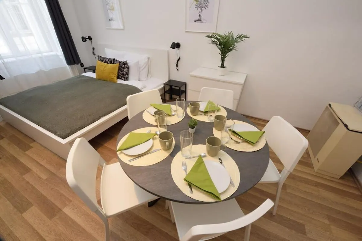 Spacious Basic Home In The City Center ブダペスト