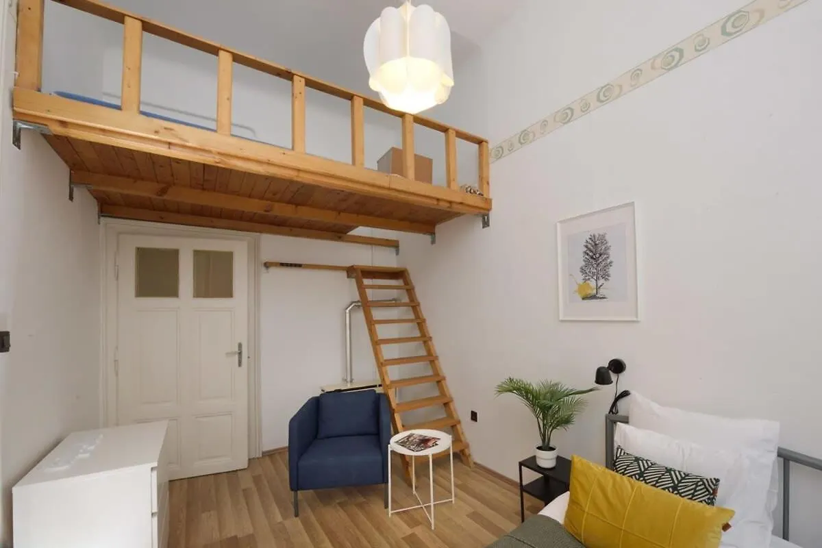 Spacious Basic Home In The City Center ブダペスト ハンガリー