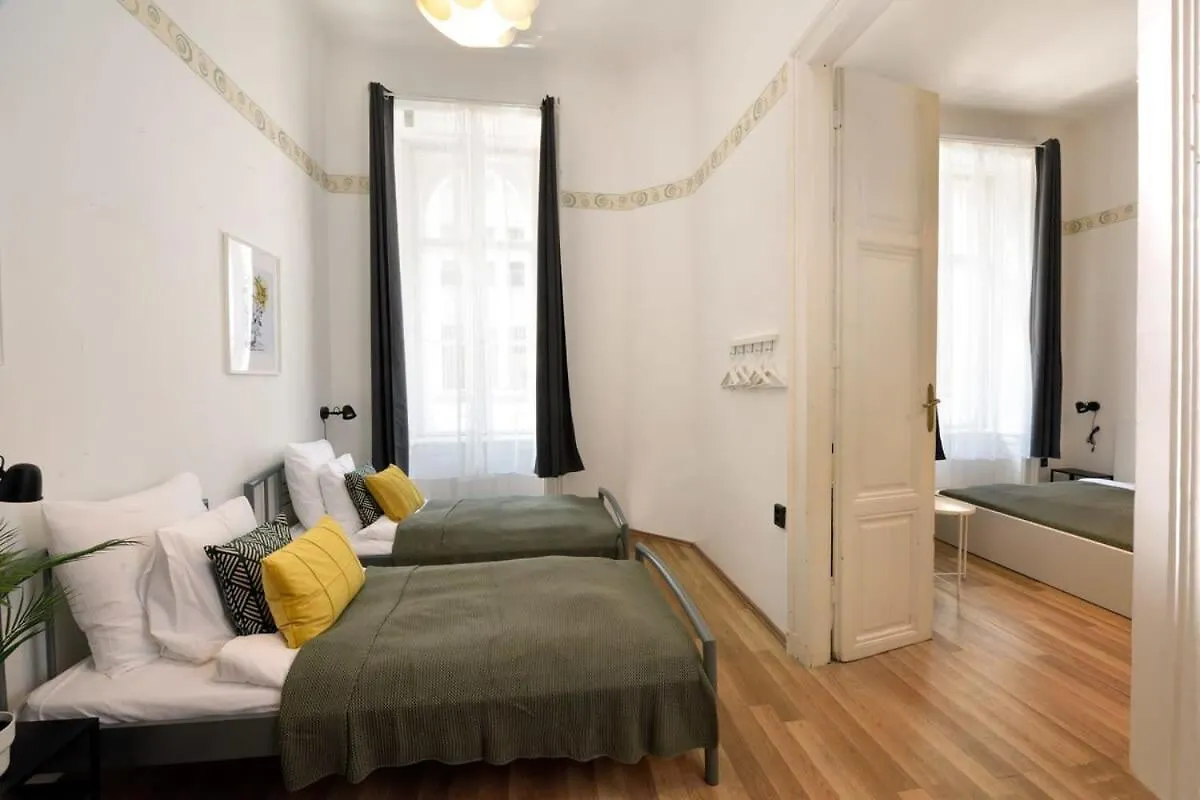 Spacious Basic Home In The City Center ブダペスト