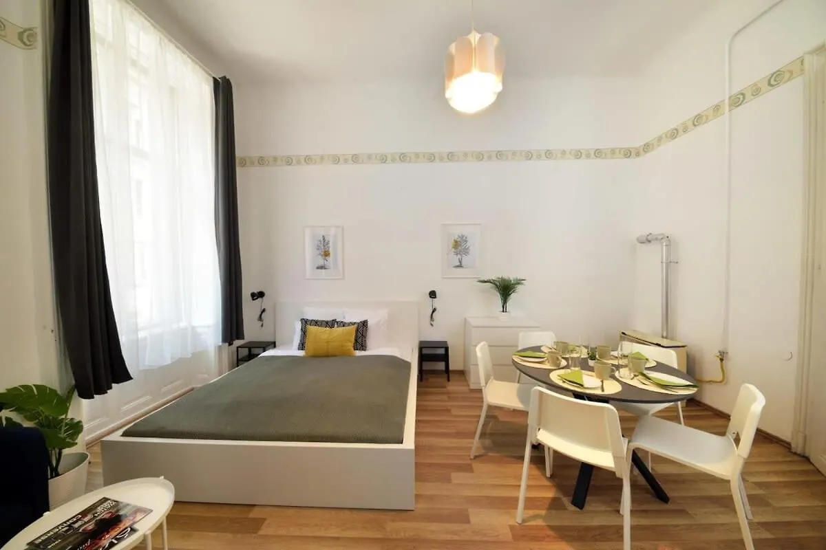 Spacious Basic Home In The City Center ブダペスト 0*,